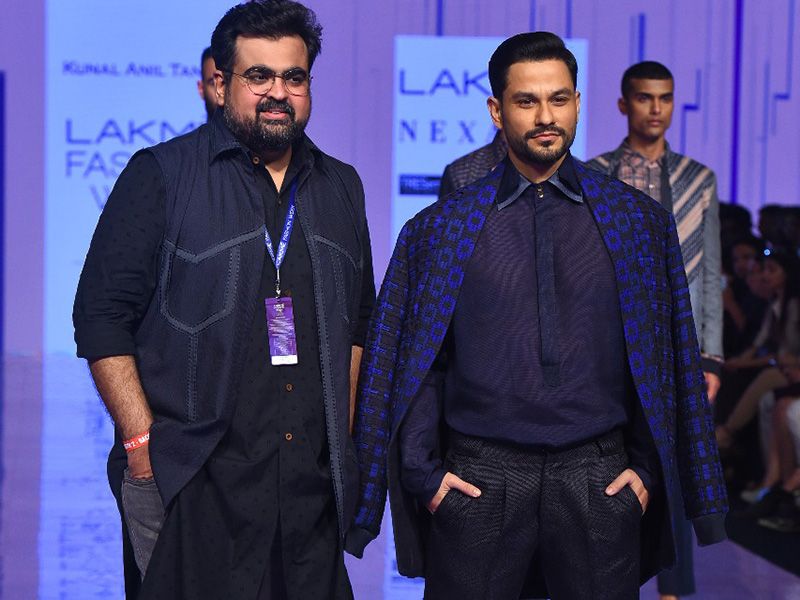 Designer_Kunal_Anil_Tanna_and_Showstopper_Kunal_Kemmu_on_Day_5_of_Lakme_Fashion_Week_SS_20