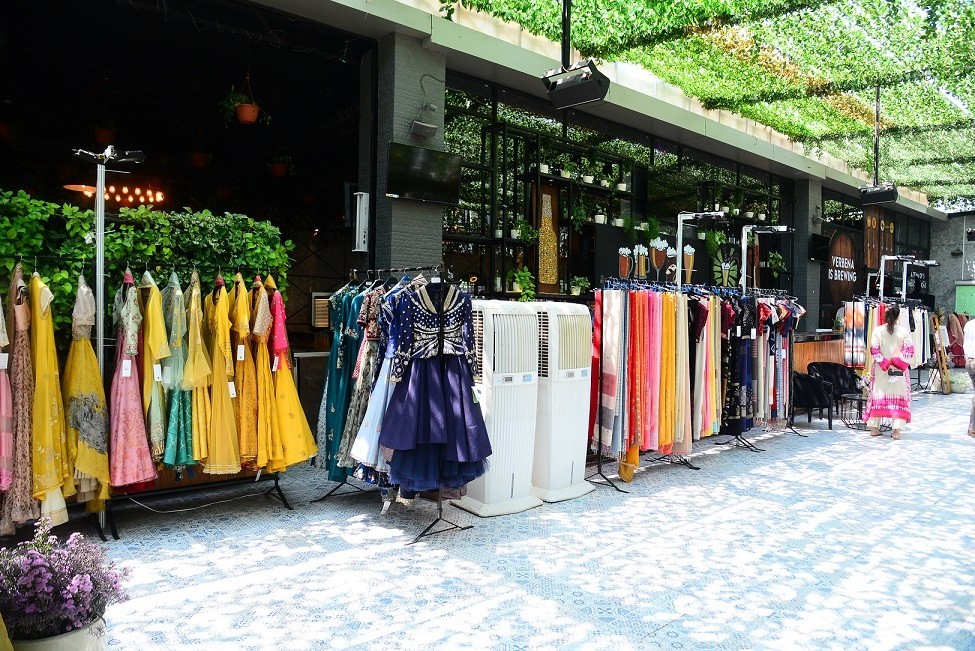 Anju_Modi_Spring_Summer_19_Collection_-_Anju_Modi_X_Tyaani_by_Karan_Johar_3_