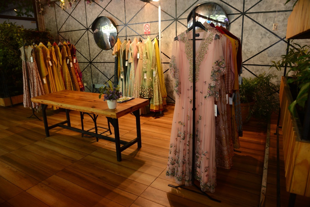 Anju_Modi_Spring_Summer_19_Collection_-_Anju_Modi_X_Tyaani_by_Karan_Johar_8_