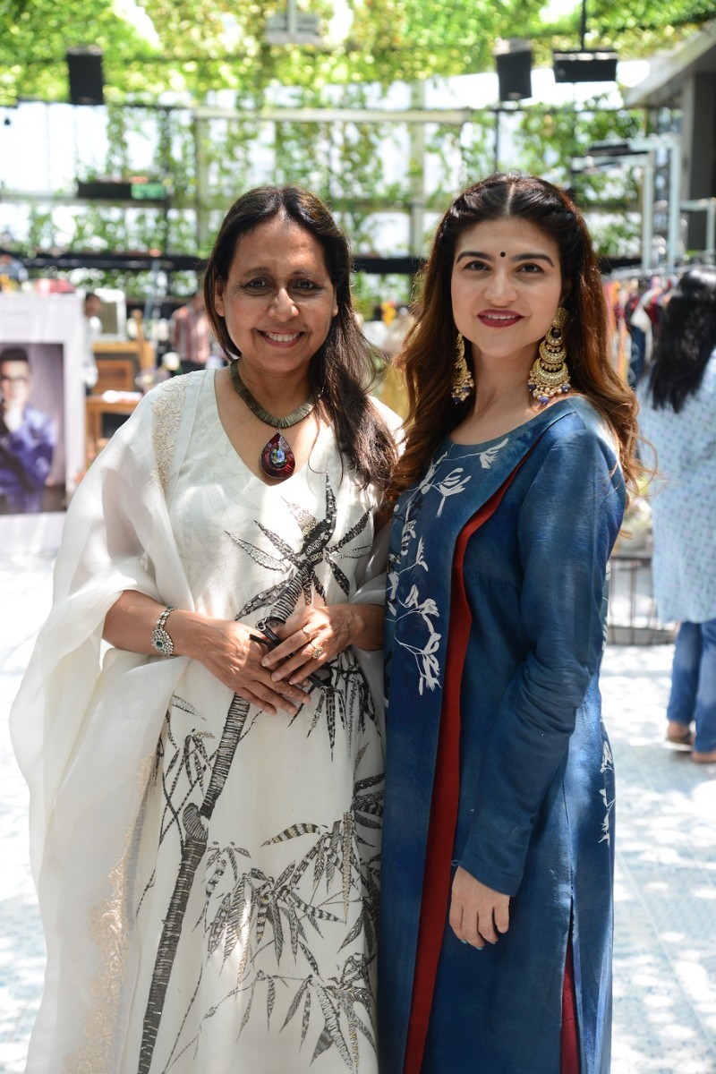 Khushnaz_Turner_with_Anju_Modi_at_the_Preview_of_Anju_Modi_X_Tyaani