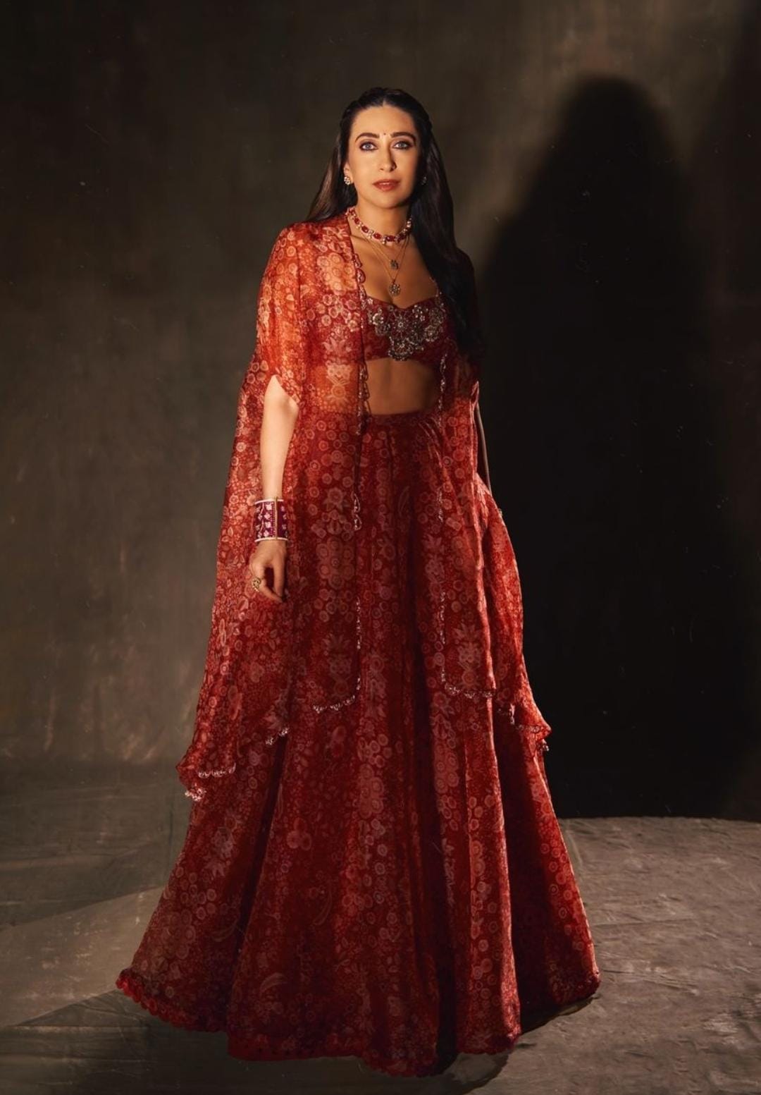 Karishma_Kapoor_X_Ridhi_Mehra