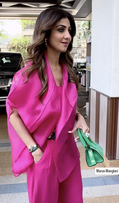 Shilpa_Shetty_spotted_wearing_Ridhi_Mehra_and_FSJ3