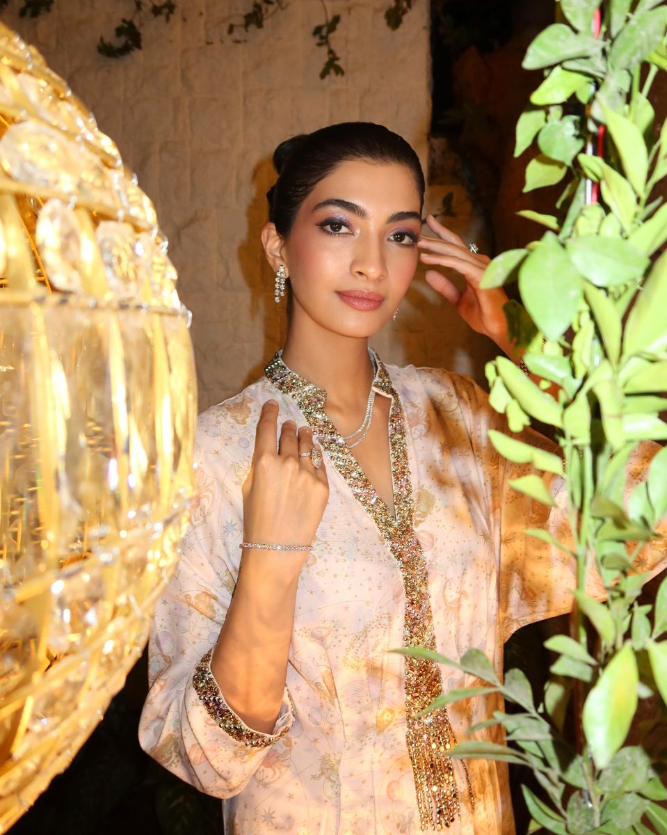 Hanna Khan X Solitario