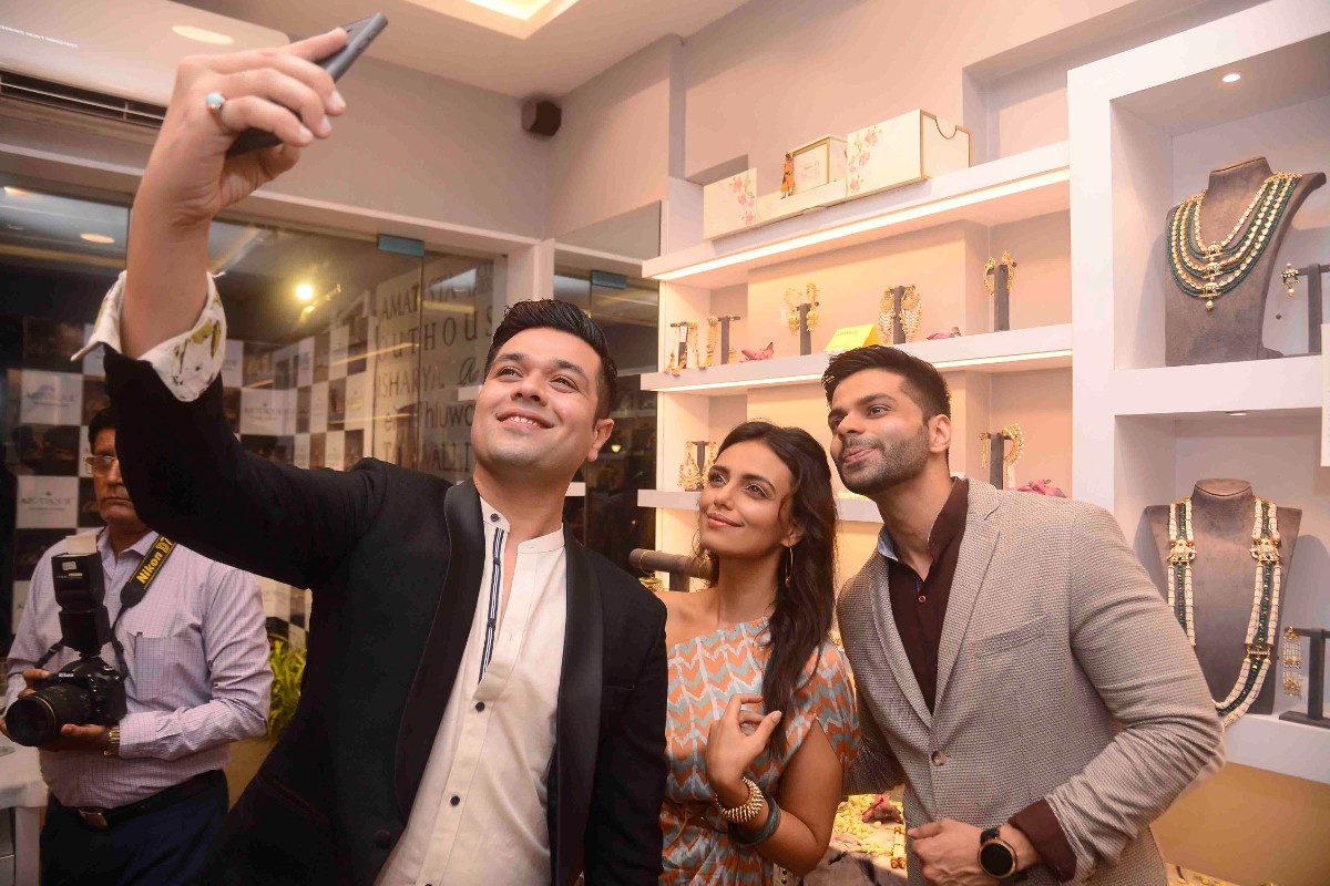 Rahul_Luthra_and_Sameep_Ved_with_Roshni_Chopra